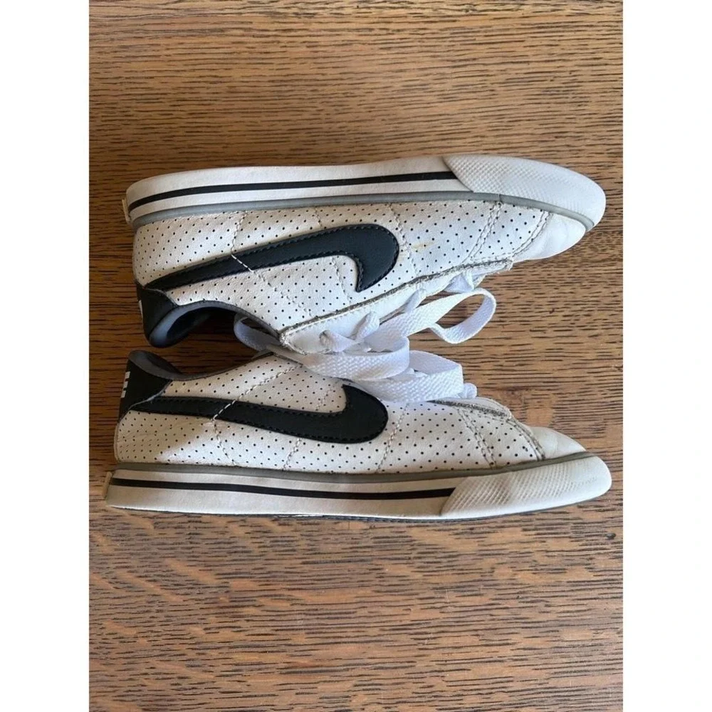 Nike little kid Lace-Up Sneakers – Size 9.5C